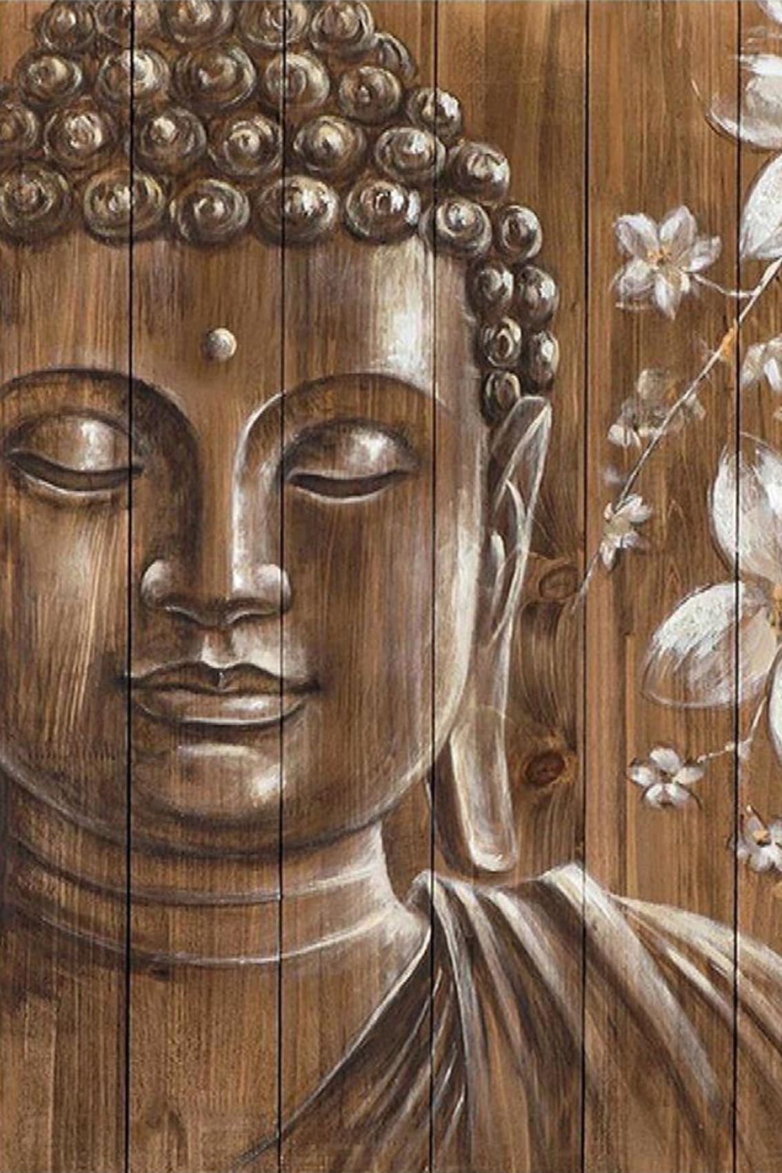 Diamond Painting mit Buddha-Porträt auf Holzstruktur und weißen Blüten im Zen-Stil.
