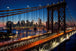 Diamond Painting mit Manhattan Bridge und New Yorker Skyline bei Nacht über dem East River.
