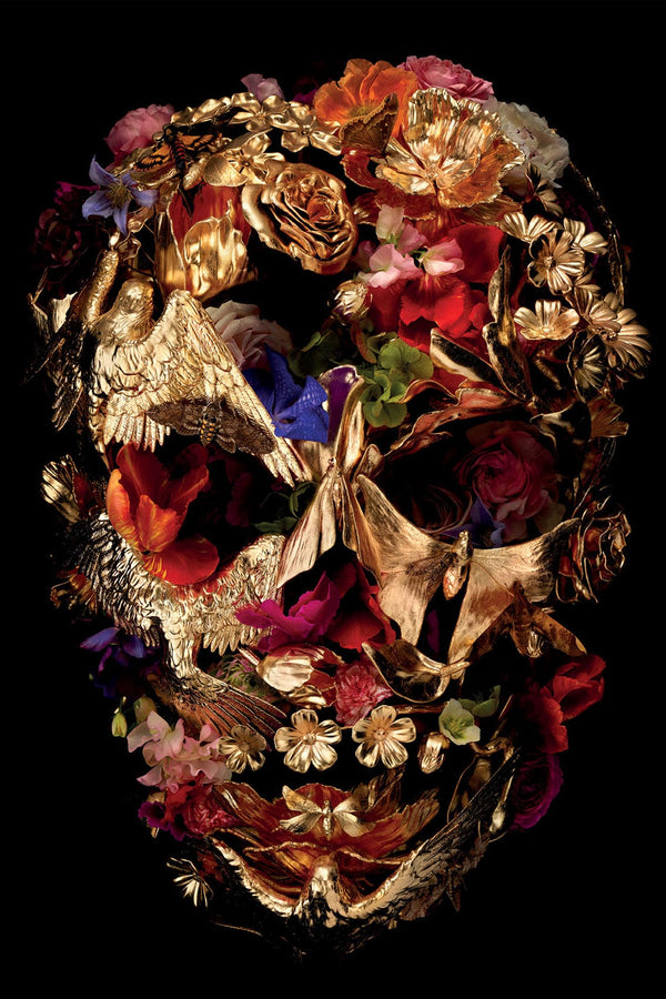 Diamond Painting mit floralem Totenkopf aus goldenen Vögeln, Blüten und Schmetterlingen auf schwarzem Hintergrund.
