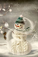Diamond Painting mit gestricktem Schneemann, Wintervogel und verschneiter Winterlandschaft.
