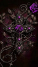 Diamond Painting eines verzierten Metallkreuzes mit violetten Rosen und einer Rosenkranz-Perlenkette auf dunklem Grund.