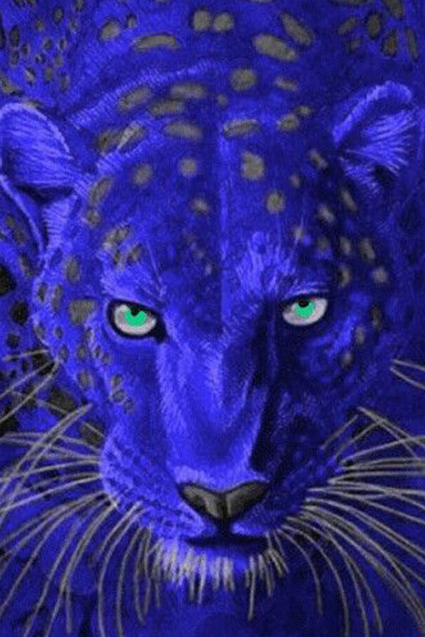 Diamond Painting eines blauen Panthers mit intensiv leuchtenden grünen Augen und dunklem Fellmuster.