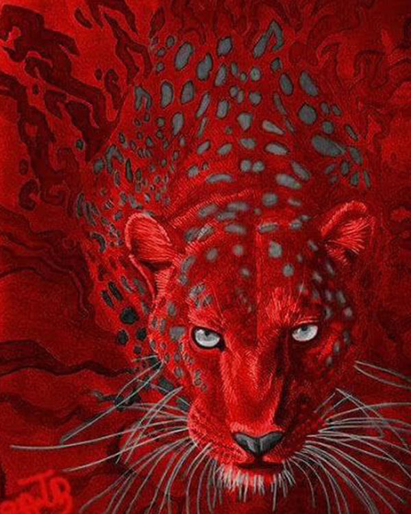 Diamond Painting eines Leopardenkopfs in intensivem Rot mit hellen, leuchtenden Augen vor dunklem Grund. 
