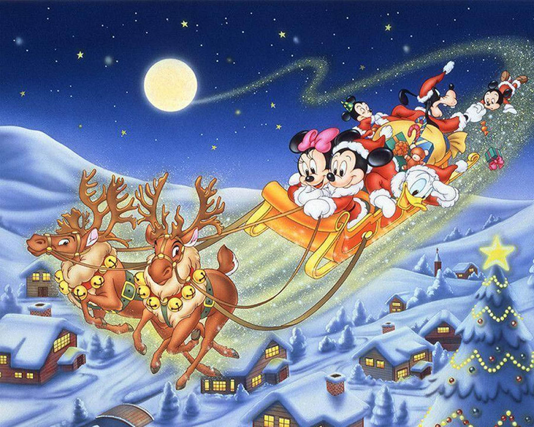 Diamond Painting von Mickey und Minni Maus in einem Schlitten, der von Rentieren über ein Dorf gezogen wird. 
