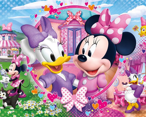 Diamond Painting von Minnie Maus und Daisy Duck in einem Rahmen aus Herzen und Schleifen. 
