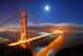 Diamond Painting der Golden Gate Bridge bei Nacht mit Nebel unter einem strahlenden Vollmond am blauen Himmel.