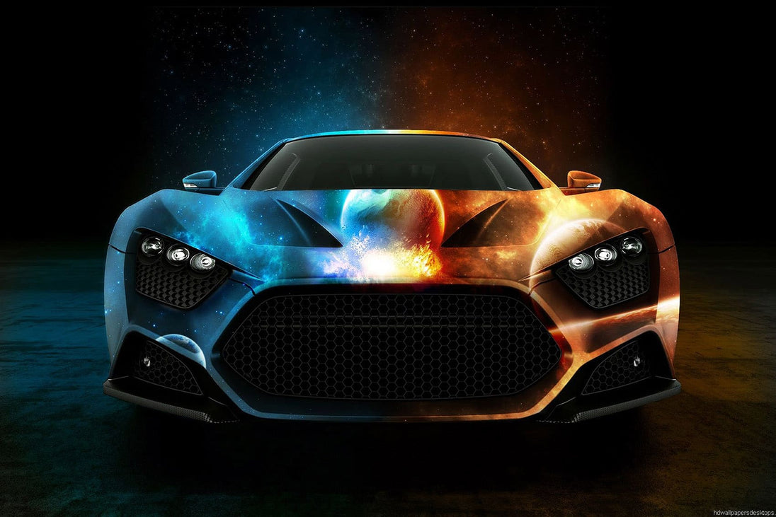 Diamond Painting einer Sportwagenfront, die halb in blauen Galaxien und halb in feurigem Orange dargestellt ist.