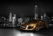 Diamond Painting eines goldenen Audi R8 vor einer beleuchteten Stadt-Skyline bei Nacht.