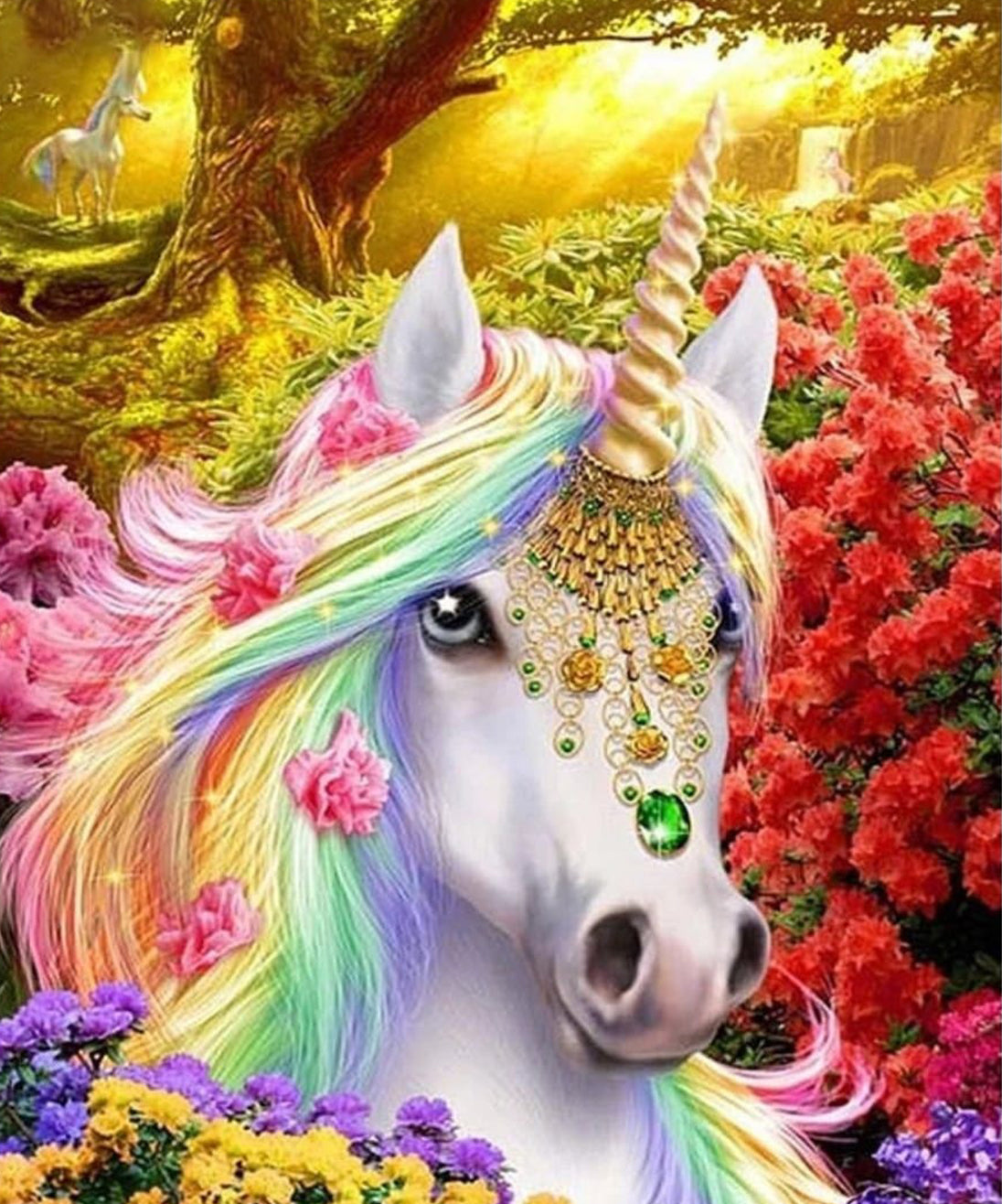 Diamond Painting mit weißem Einhorn, Regenbogenmähne und Blumenwald.