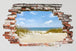 Diamond Painting eines 3D-Mauerdurchbruchs mit Blick auf einen Sandstrand, Dünen und das blaue Meer.
