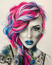 Diamond Painting mit Punk Girl, pink-blauen Haaren, Tattoos und blauen Lippen im modernen Illustrationsstil.